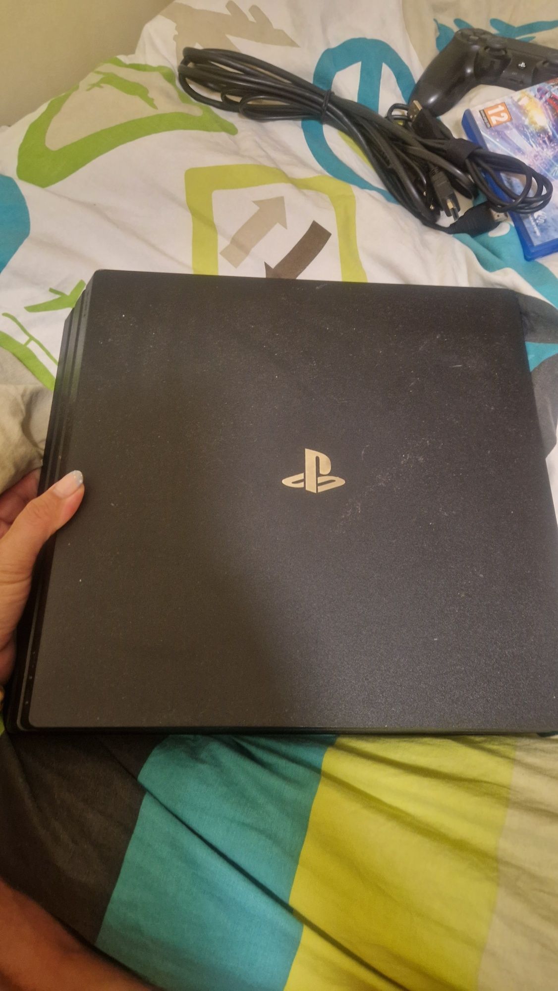 Продавам psp 4pro плюс игра