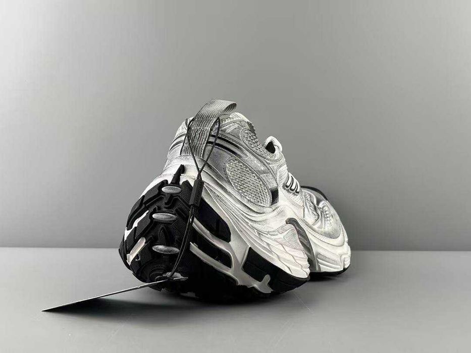 Налични Balenciaga 6XL SNEAKERS