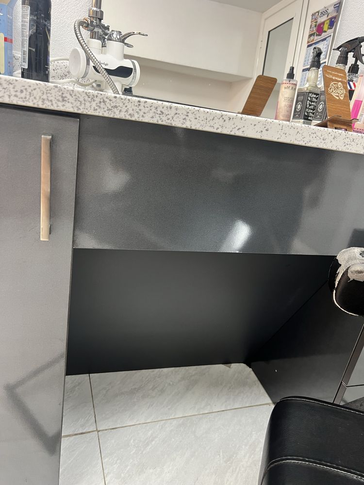 Бръснарско работно място +стол за barber shop перфектно