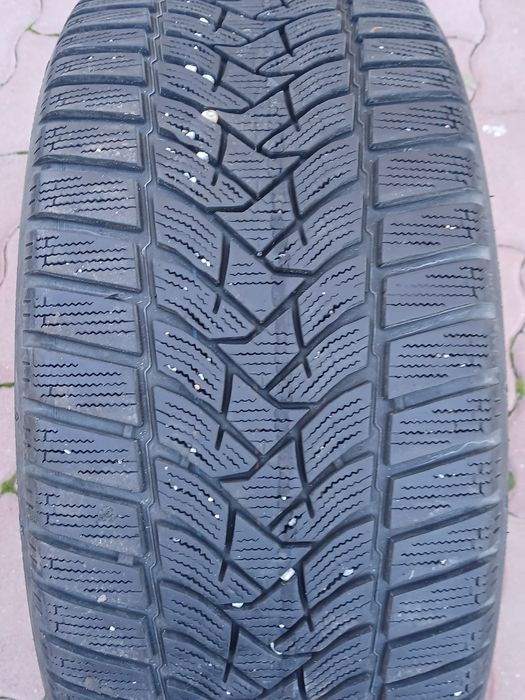 Anvelope iarna Dunlop prețul este pentru ambele.