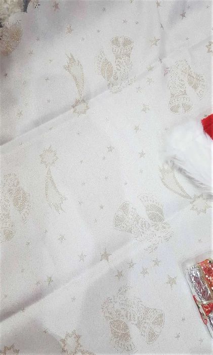 Покривка + елха + украса за Коледа