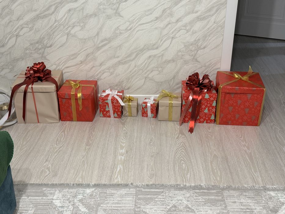 новогодние декоративные коробки (муляжи подарков)