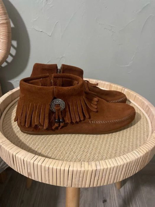 Minnetonka Дамски велурени боти 35 номер