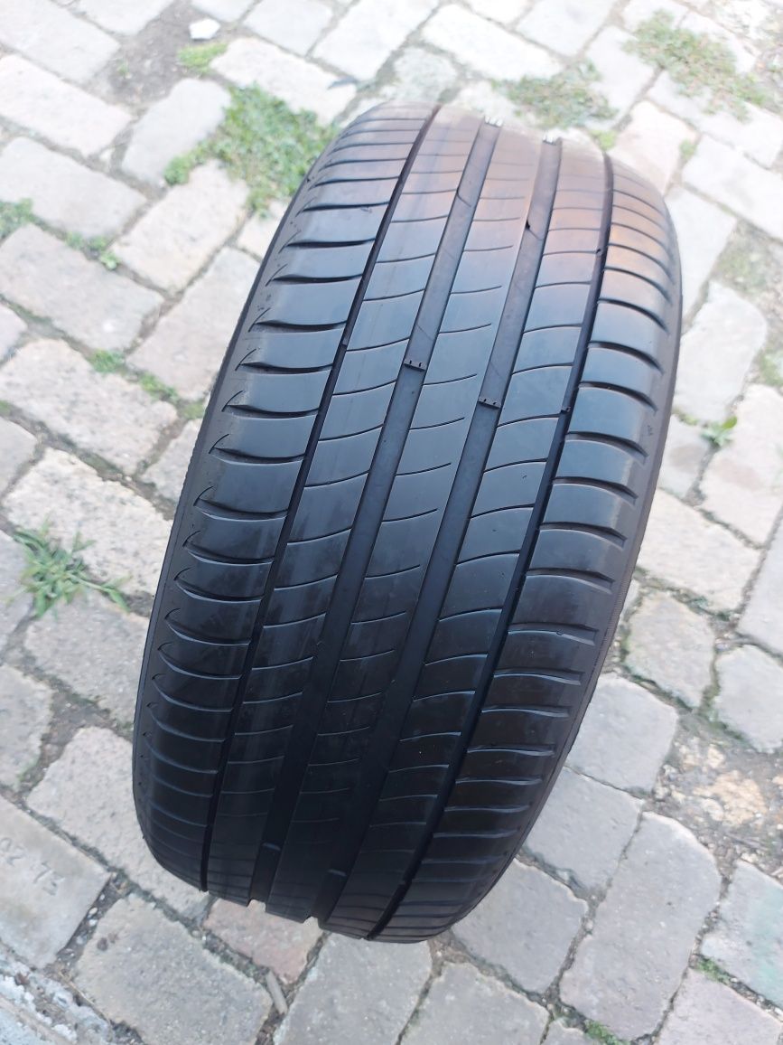 O bucată 225/50 R17 vară - una Goodyear Michelin