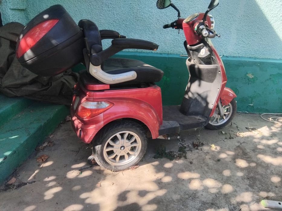 Vand scooter ,pret negociabil
