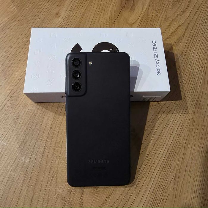 Samsung Galaxy S21 FE перфектен