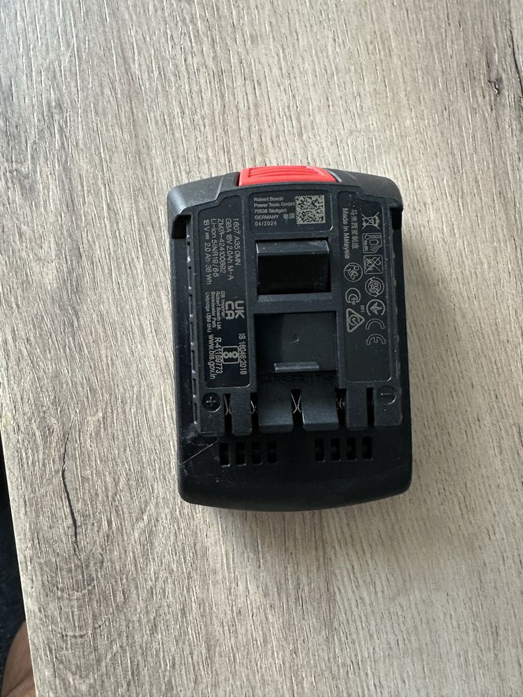 2 бр батерии BOSCH 18V  2 ha чисто нови !!! в гаранция