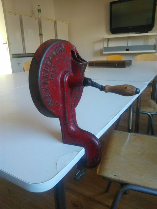 Masina veche tocat feliat