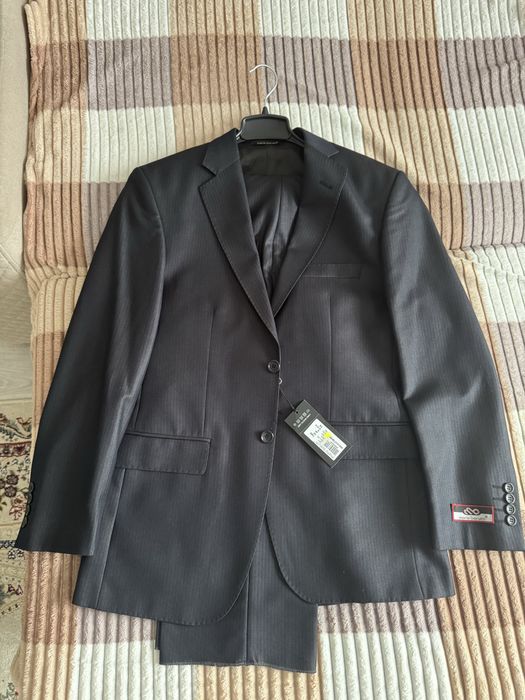 Продам классический костюм