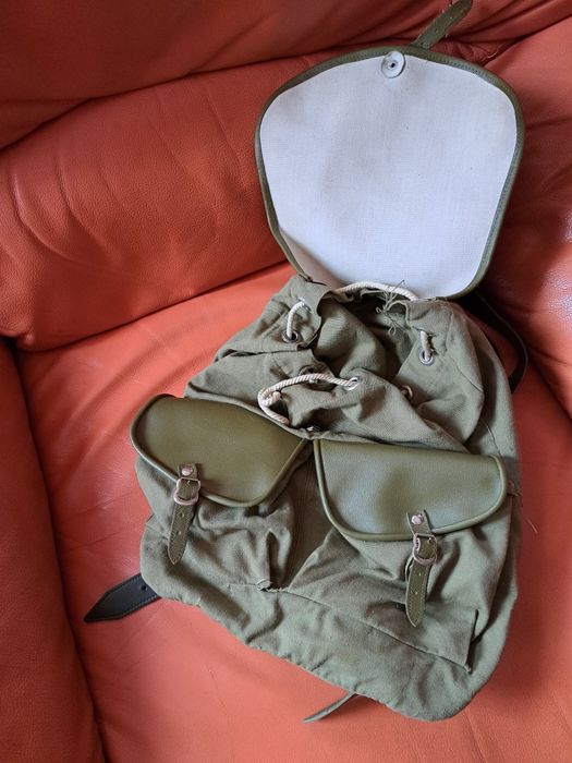 Vand 4 buc rucsac,1maro,2 negru,1 kaki