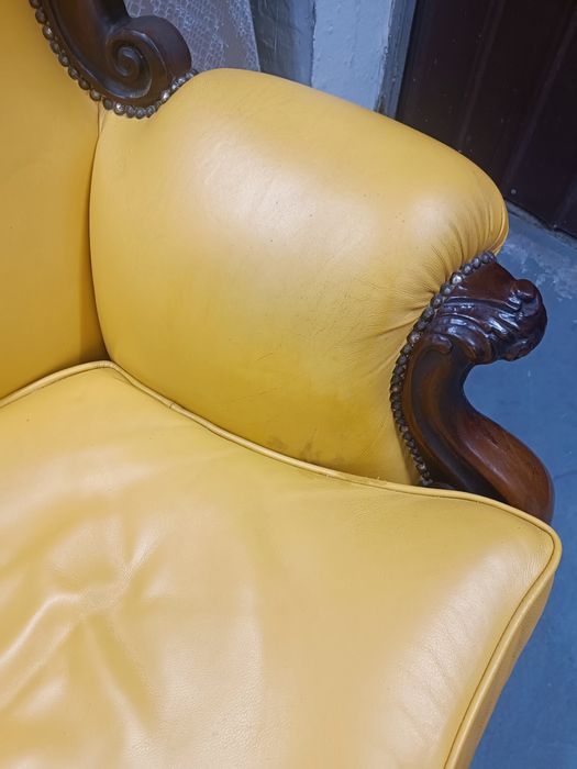 Fotoliu din piele naturala si lemn de nuc