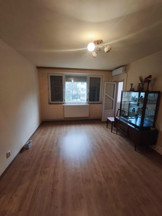 Închiriez apartament 2 camere.