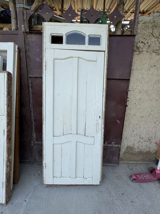 Eshiklar sotiladi B/u holati yaxshi 150mingdan 250 mingacha kelishamiz