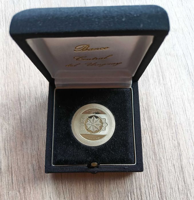 Сребърна монета от Уругвай, 1987 г.