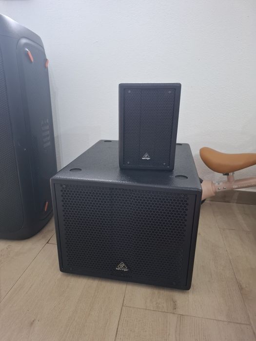 Bass activ Behringer si un satelit