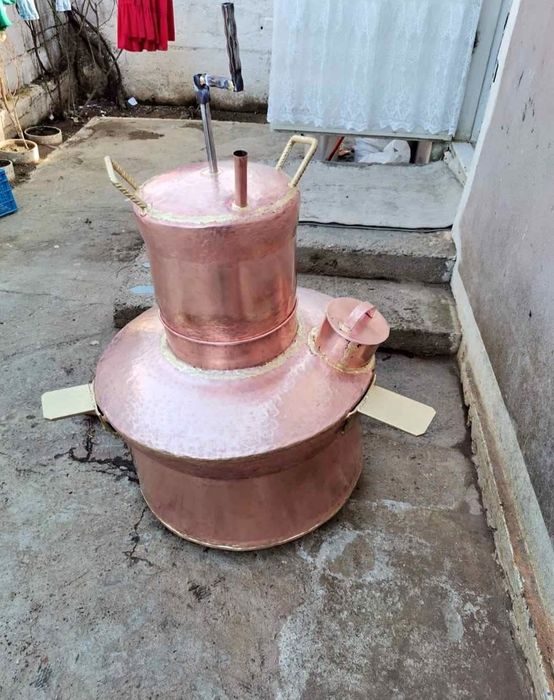 Vând un cazan de țuică din cupru alimentar capacitate de 110litri cu f