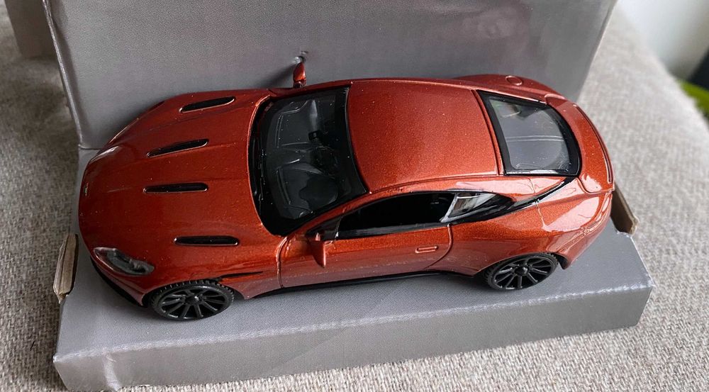 Macheta Aston Martin Db11 1 43 - noua la cutie - metal
