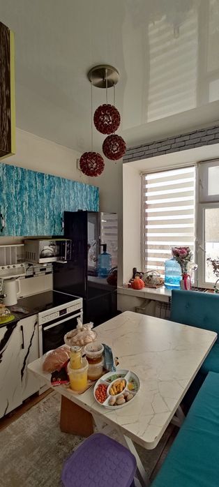 Продам срочно 2 х комнатную квартиру Абая 7!