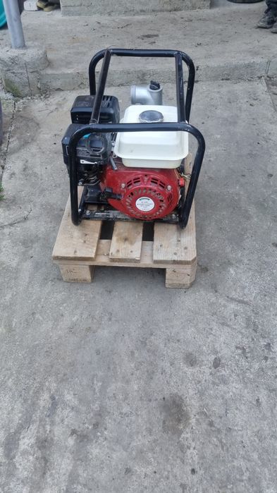 Vând Motopompa    de apa în 4 timpi, cu tot cu furtune incluse.