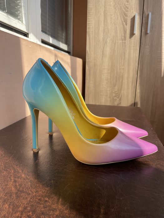 Обувки на висок ток