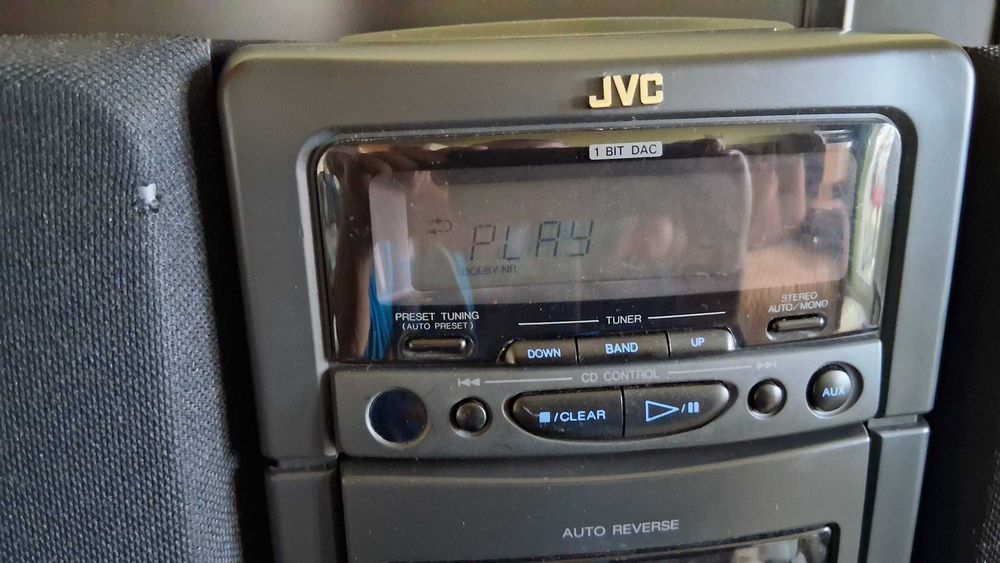 Mini sistem audio cu CD si 2 boxe JVC