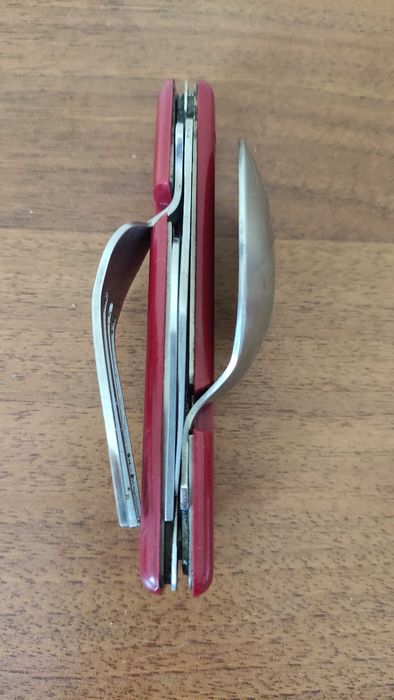 Сгъваем туристически комплект прибори за хранене от 6 части