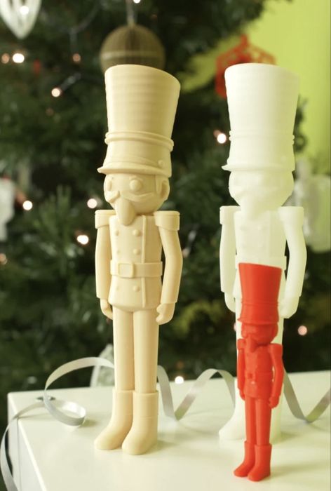 подавам коледни украси