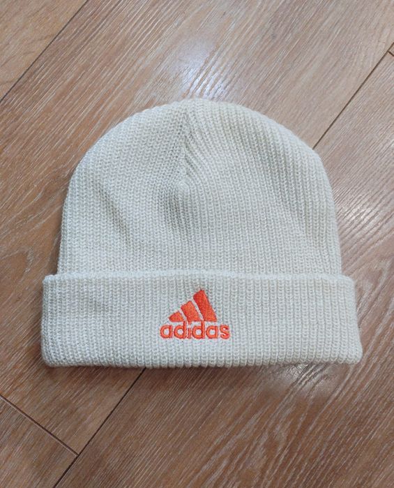 Оригинална дамска шапка Adidas