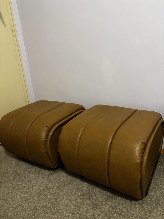 Кожени табуретки