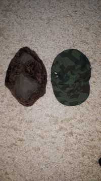 Две мъжки военни шапки