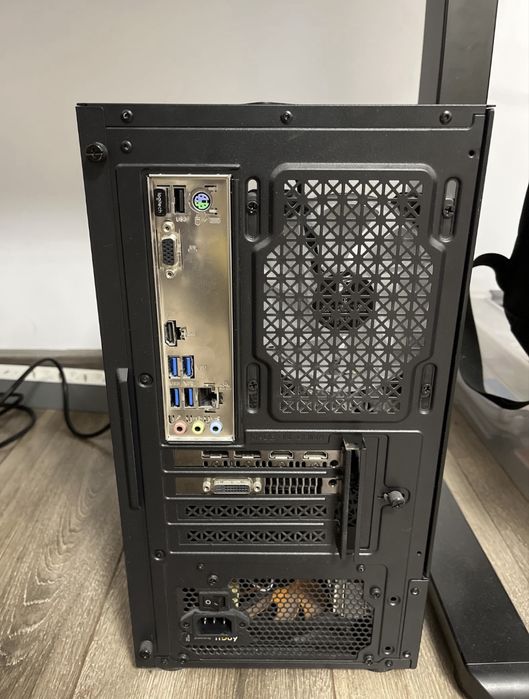 Vand pc in conditie foarte bună,nefolosi.Schimb cu macbook M1,pro M1