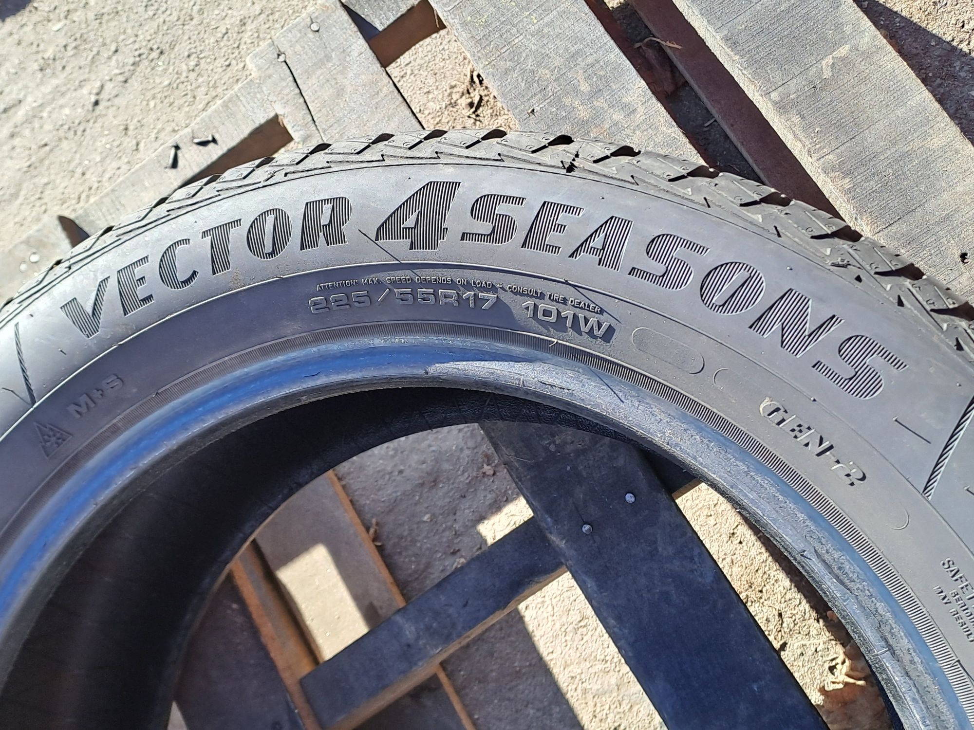 1бр. 225/55/17 Goodyear Vector 4 Seasons