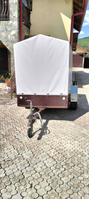 Remorcă 1300kg cu sistem de frânare