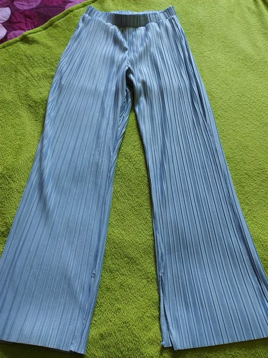 Pantaloni largi de la Vero Moda nou cu eticheta. Marimea M Talie 70 cm