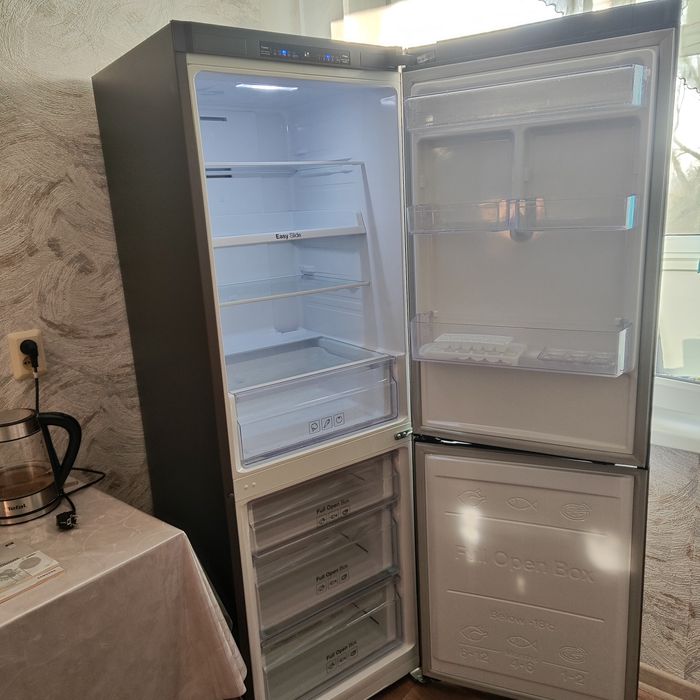 Продается холодильник Samsung с функцией No Frost