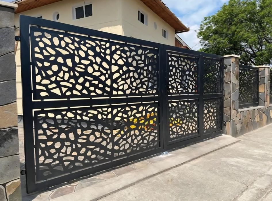 Porti garduri și balustrade