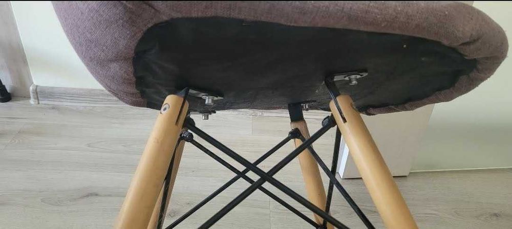 4 броя трапезни столове скандинавски стил с текстилна тапицерия