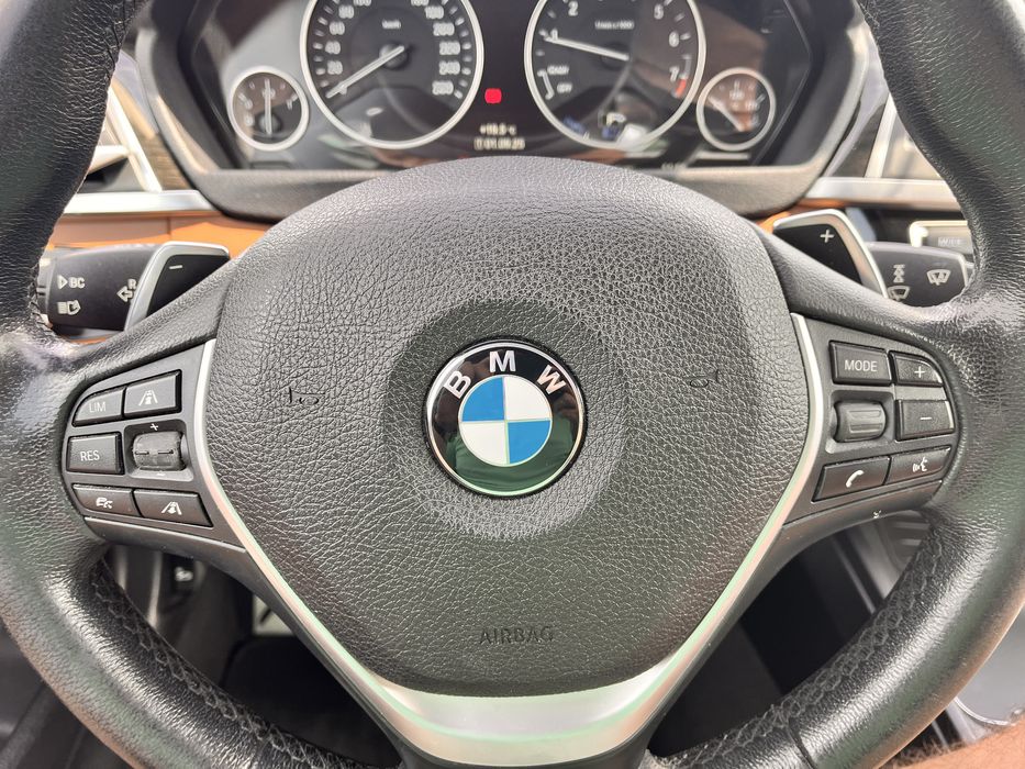 BMW 330e plug in hybrid in stare foarte buna