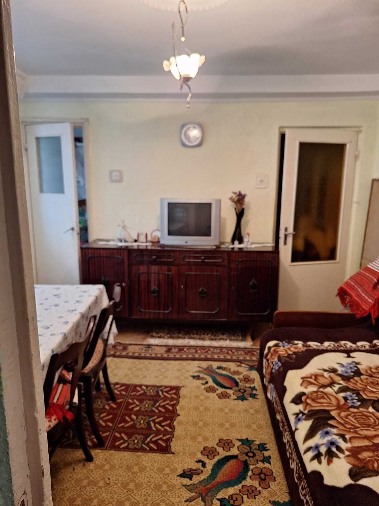 Vand apartament 2 camere Paşcani