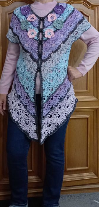 Vesta noua crosetata .Marime adult
