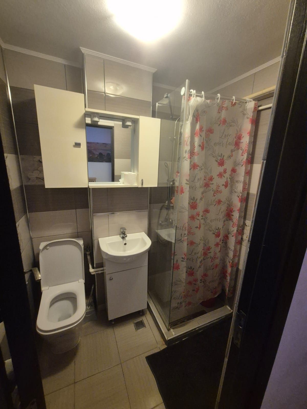APARTAMENT 3 camere, semidecomandat ,etaj 2