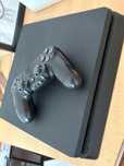 Vând ps4,am cablu hdmi,cablu de încărcare,maneta