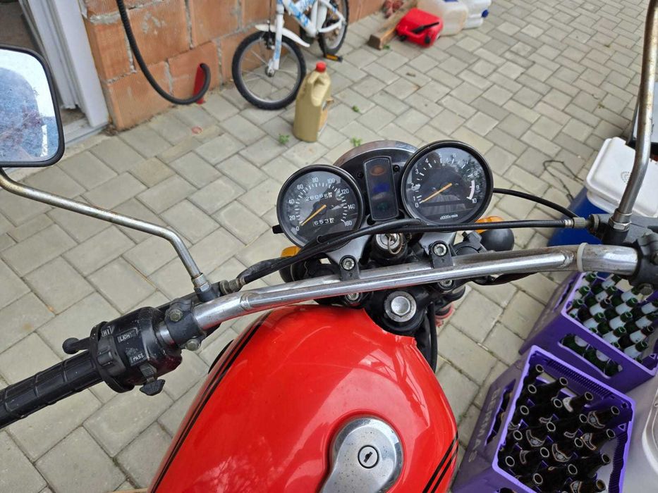 Motocicleta Yamaha SR250