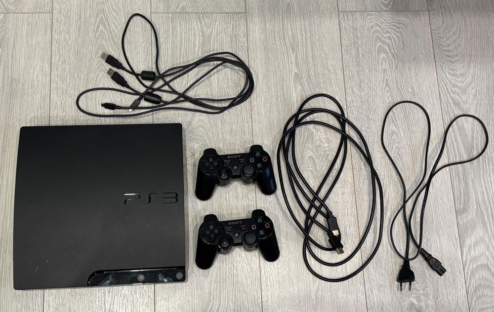 Продам Sony PlayStation 3 slim. В хорошом состояний