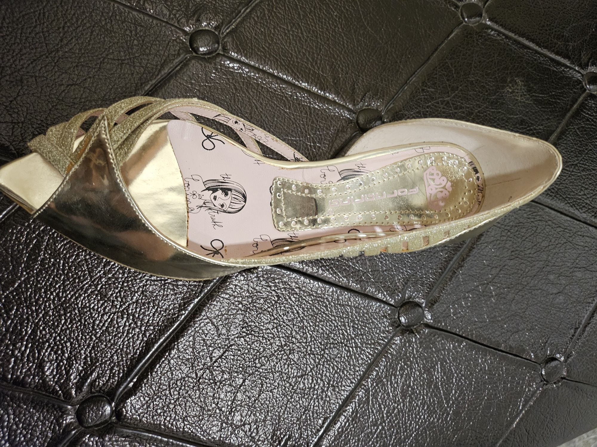 Златни, естествена кожа, дамски сандали