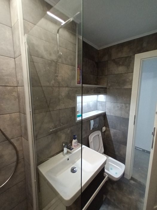 Zugrav,  finisaje interioare în glet și tinci.