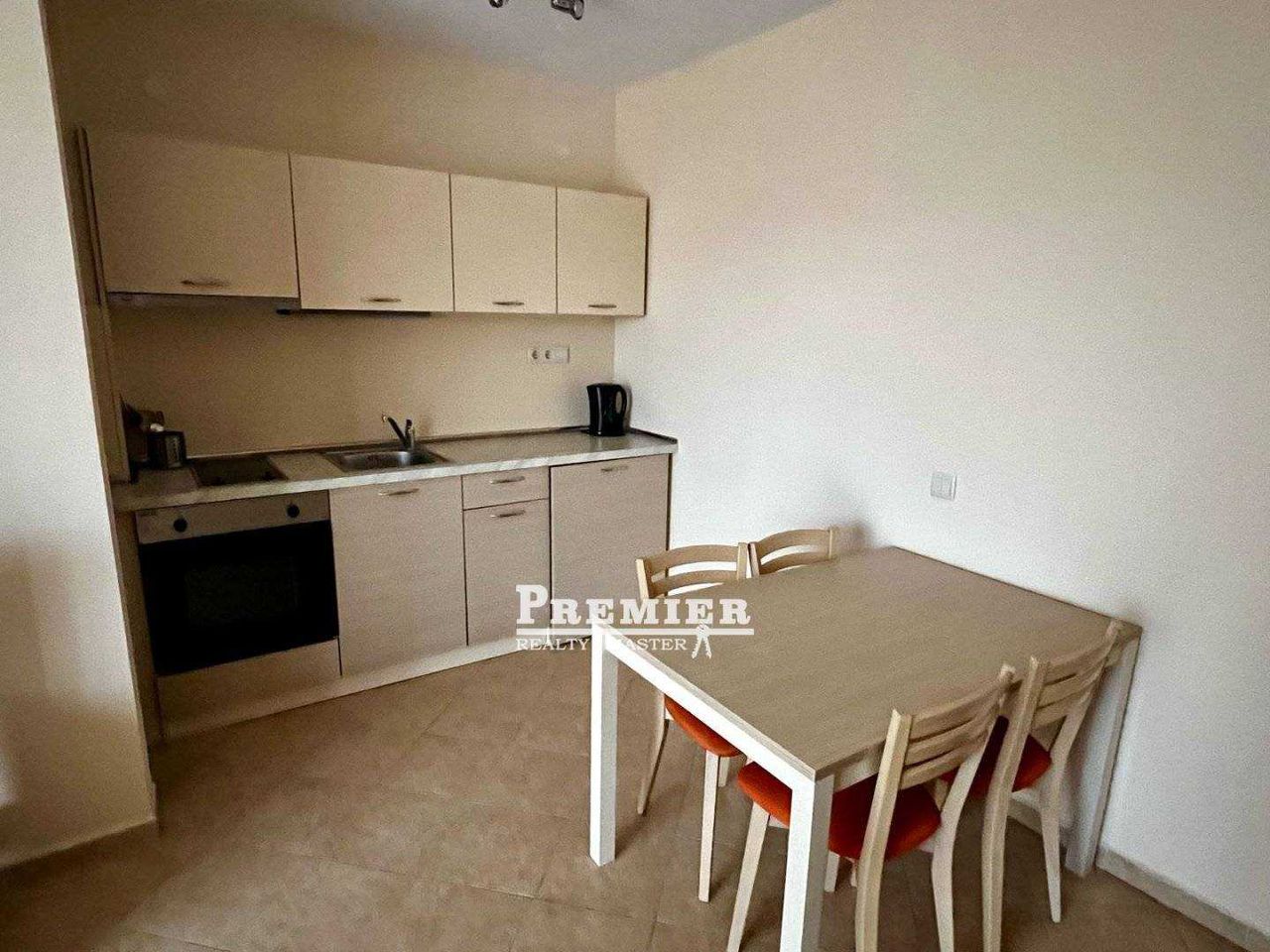 Продава се Двустаен апартамент в к.к. Слънчев бряг - 65 кв.м за 1154 €/кв.м - Снимка #8