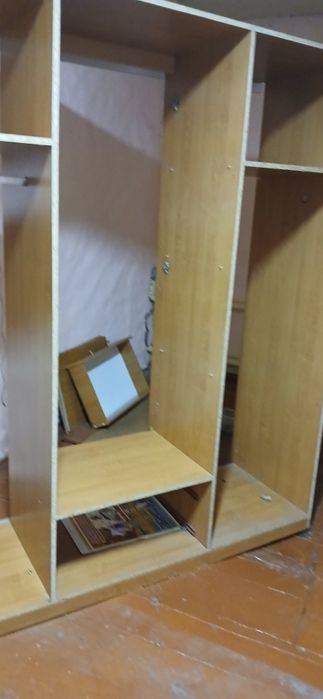 Продам на полки на стелаж разобранные от шкафа части лдсп