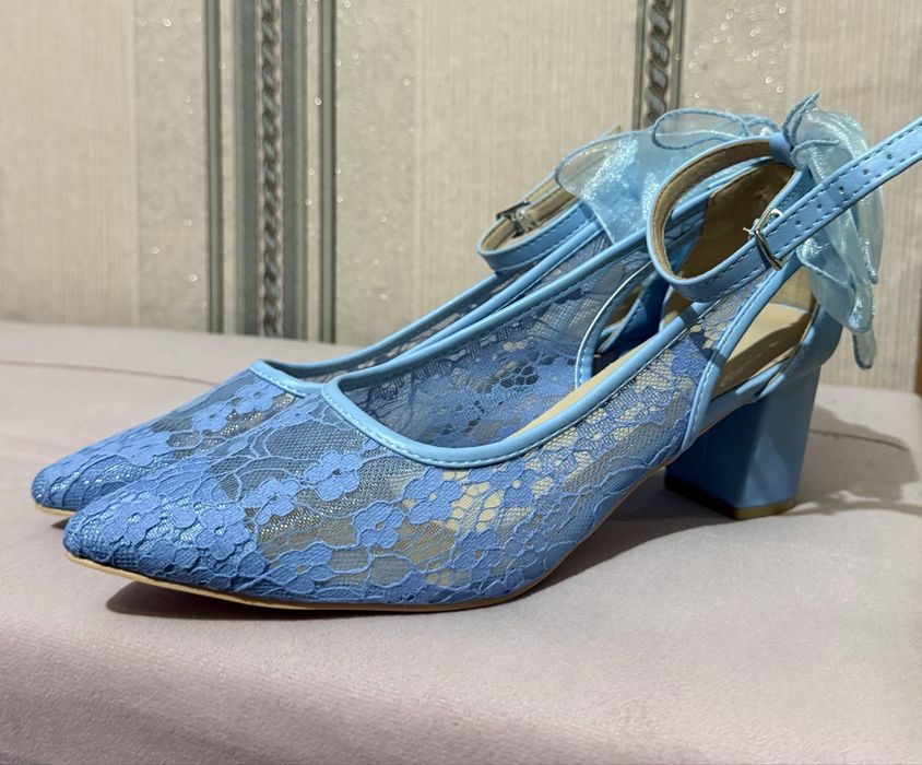 Дамски обувки на ток с панделки