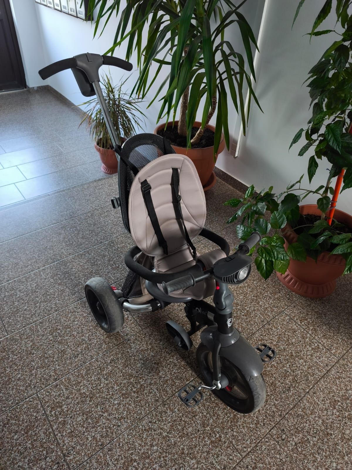 Tricicleta multifunctionala 4in1 cu sezut reversibil Coccolle Velo Bej